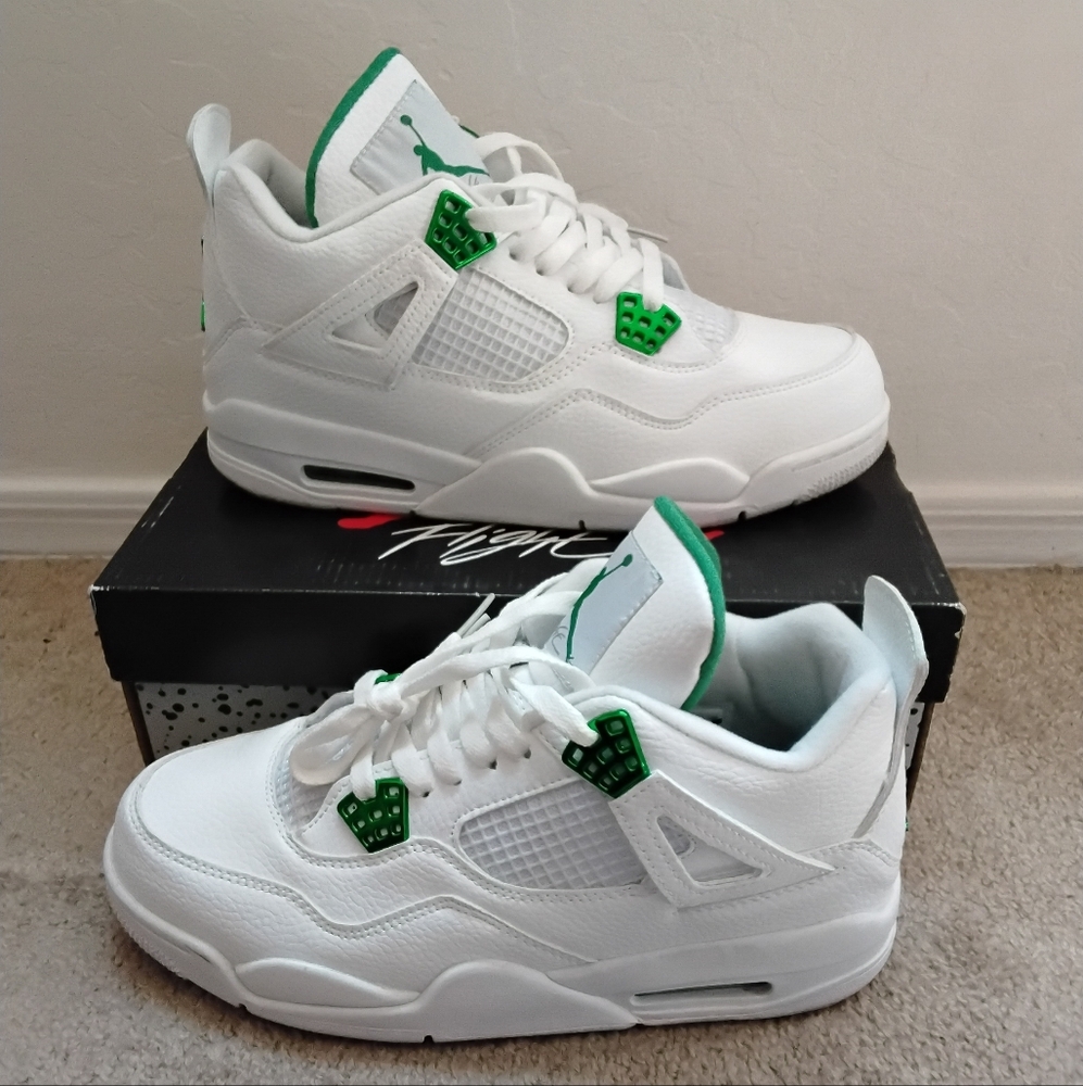 Jordan Retro 4 in Metallic White and Green